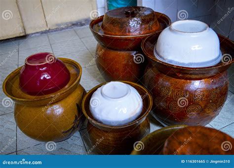 are pickle jars and rocks considered as pets in china